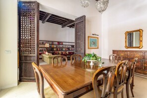 Dining - iFlat | Elegant & Luxurious 3-bedroom Apartment (Roma)