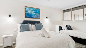2 bedrooms, iron/ironing board, WiFi, bed sheets - Yarrawonga Lakeside Apartment 27 (Mulwala)