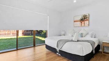 4 bedrooms, iron/ironing board, free WiFi, bed sheets