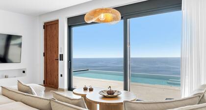 Infinity Villa with amazing sea views!
