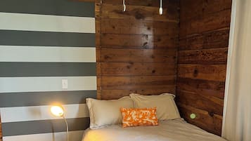 3 habitaciones, tabla de planchar con plancha, wifi y ropa de cama