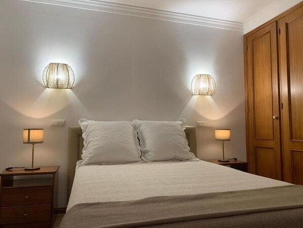 2 bedrooms, iron/ironing board, WiFi, bed sheets - Galé Garden House- (Guia)