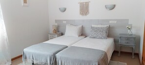 2 chambres, fer et planche à repasser, Wi-Fi, draps fournis