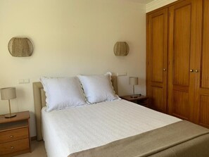 2 makuuhuonetta, silitysrauta/-lauta, Wi-Fi, vuodevaatteet