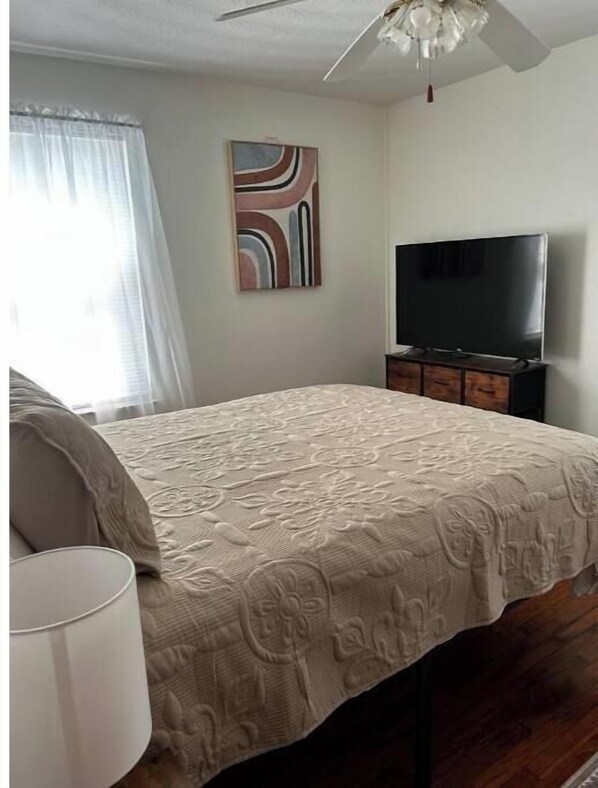 4 slaapkamers, een strijkplank/strijkijzer, wifi, beddengoed