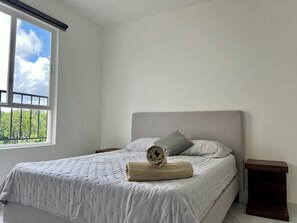 3 عدّة غرف نوم ومكواة/لوح كي وو اي فاي وملاءات أسرّة