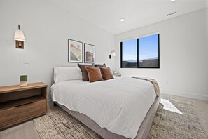 3 bedrooms, iron/ironing board, travel cot, free WiFi - Golf & Ski Haven Pt C208 | Ski Retreat | Mtn Views (Eden)