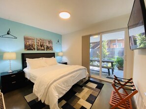 Comfort Townhome, City View | 2 bedrooms, iron/ironing board, free WiFi, bed sheets