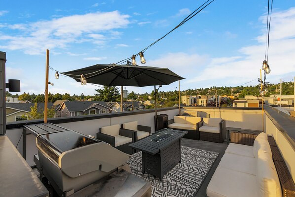 Comfort Townhome, City View | Terrace/patio
