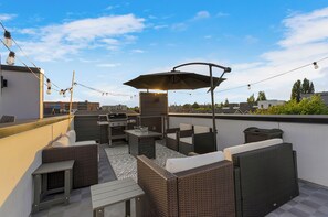 Comfort Townhome, City View | Terrace/patio - Modern Ballard Townhouse - Rooftop (Seattle)