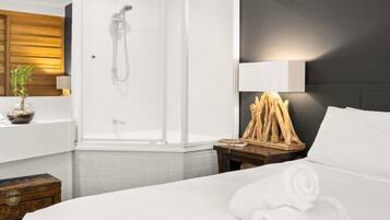 2 bedrooms, individually decorated, individually furnished