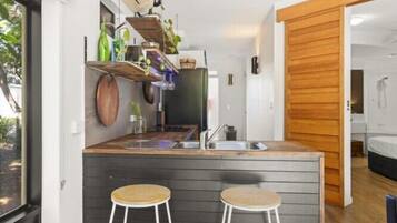 Apartment, 2 Bedrooms | Private kitchen | Electric kettle, toaster