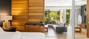 Casuarina Apartment 200m from the Beach