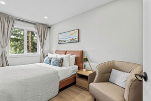 3 bedrooms, iron/ironing board, travel crib, free WiFi