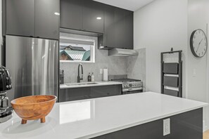 Fridge, microwave, oven, stovetop - Rooftop Oasis- private hot tub, luxe, amazing view, 3BR, sleeps 8 -ML4 (Canmore)