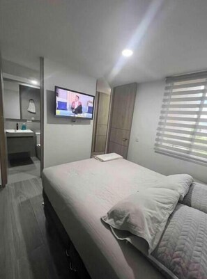 2 bedrooms, free WiFi, bed sheets - Nice apartment in Ricaurte with 2AC and parking space. (Ricaurte)
