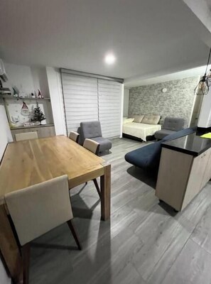 Interior - Nice apartment in Ricaurte with 2AC and parking space. (Ricaurte)