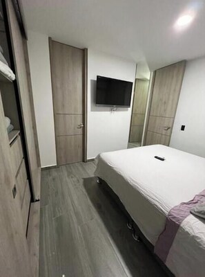 2 bedrooms, free WiFi, bed sheets - Nice apartment in Ricaurte with 2AC and parking space. (Ricaurte)