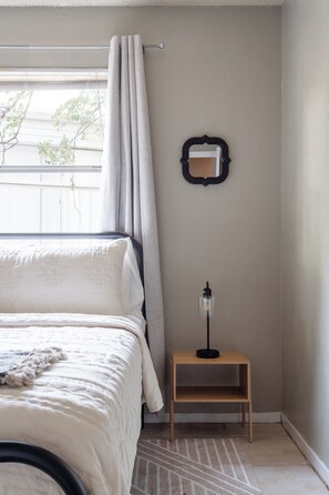 2 habitaciones, tabla de planchar con plancha, wifi y ropa de cama 