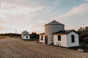 Exterior - Quaint handicap accessible cabin- Perfect for a cozy getaway (Bancroft)