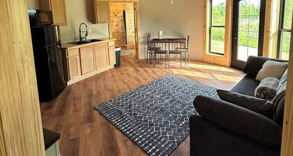 Quaint handicap accessible cabin- Perfect for a cozy getaway