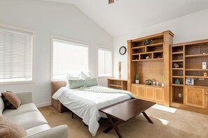 3 chambres, fer et planche à repasser, Wi-Fi, draps fournis