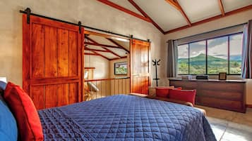 3 habitaciones, escritorio, tabla de planchar con plancha y wifi