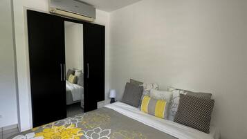 3 slaapkamers, een strijkplank/strijkijzer, reisbedje, gratis wifi