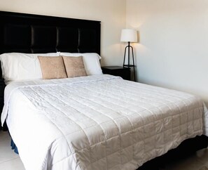 5 bedrooms, WiFi, bed sheets - Spacious and modern 3 bedroom house with WiFi, Casa 57 San Miguel (San Miguel)