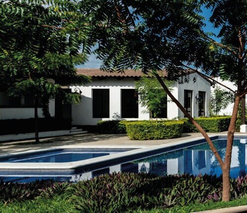 Spacious and modern 3 bedroom house with WiFi, Casa 57 San Miguel