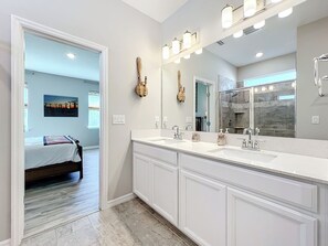 Hair dryer, towels - Prime Area Near Golf Courses! Stunning 3 BDRM! Utils Incl (Nokomis)
