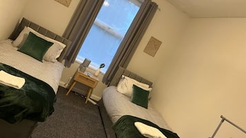 3 bedrooms, desk, iron/ironing board, WiFi