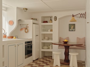 Ischia | Private kitchen | Coffee/tea maker, toaster, cleaning supplies - Il Delfino Seaside Inn (Yamba)