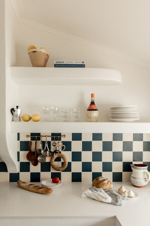 Cinque Terre | Private kitchen | Coffee/tea maker, toaster, cleaning supplies - Il Delfino Seaside Inn (Yamba)