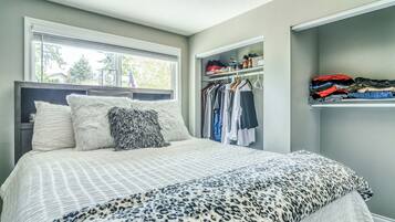 2 habitaciones, tabla de planchar con plancha, wifi y ropa de cama