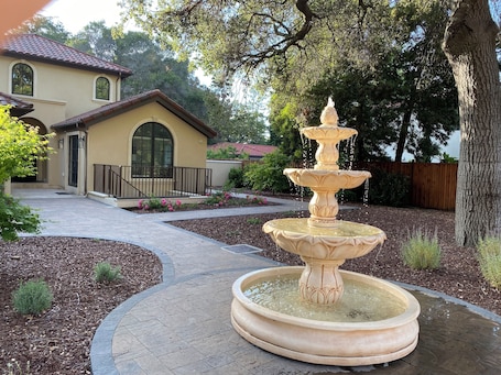 Property grounds. ADU studio guesthouse unit in a brand new 2/3 acre Spanish mansion In Atherton
