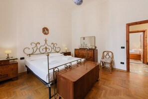 3 slaapkamers, een strijkplank/strijkijzer, wifi, beddengoed