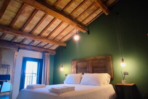 7 bedrooms, WiFi, bed sheets