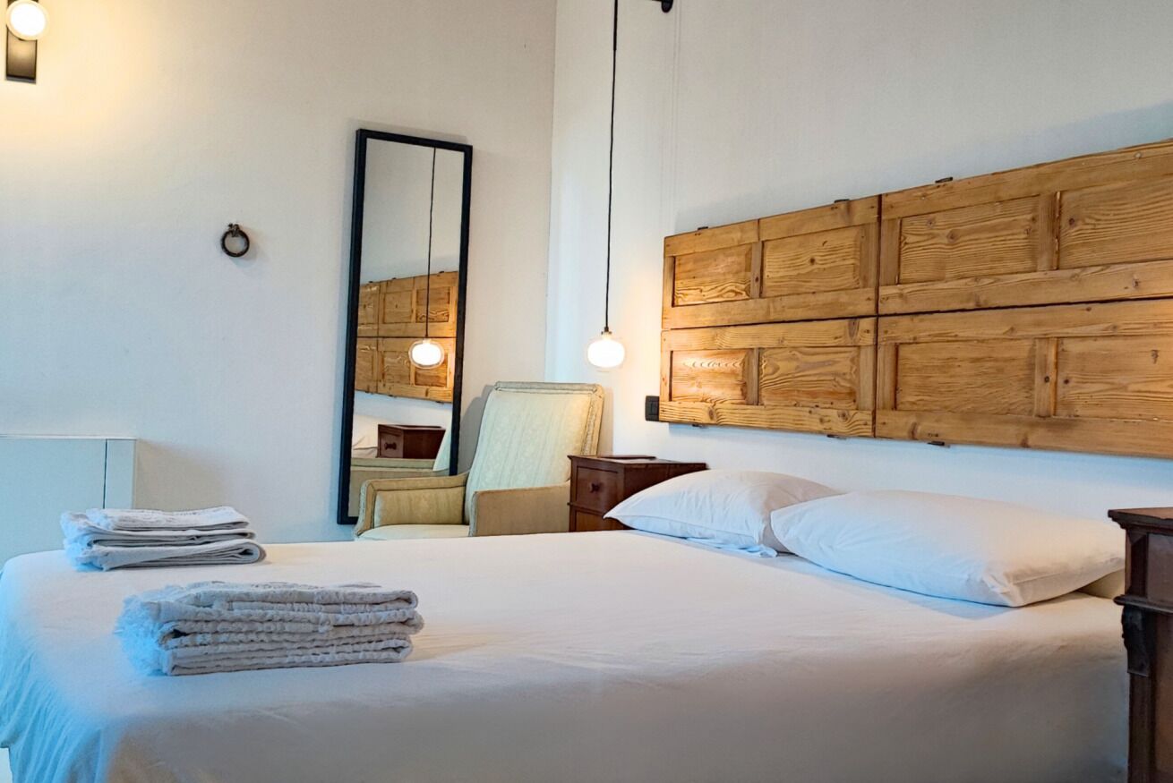 7 bedrooms, WiFi, bed sheets