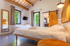 7 bedrooms, WiFi, bed sheets
