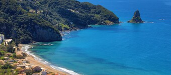 Idyllic Escape: 2BR Corfu Villa, Heated Pool, 7 Mins to Airport