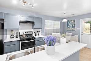 Private kitchen - Entire Duplex - 10 Min From Downtown - Sleeps 20 (Austin)