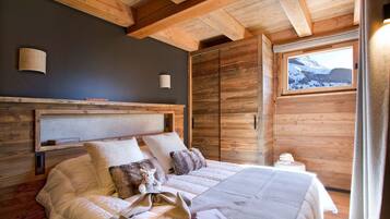 4 bedrooms, free WiFi, bed sheets