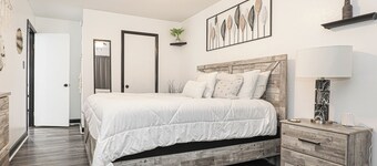 Cheerful and Charming 2-bedroom Townhouse in peaceful Hot Springs Village!