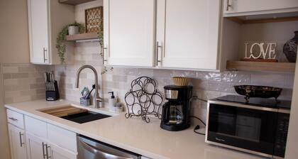 City convenience meets mountain adventure in Millcreek- Newly remodeled interior