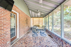 Outdoor dining - New Listing Promo + Cruising the Coast (Ocean Springs)