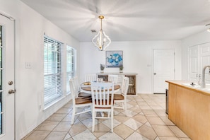 Dining - New Listing Promo + Cruising the Coast (Ocean Springs)