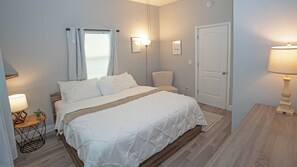 3 soverom, skrivebord, strykejern/-brett og wi-fi