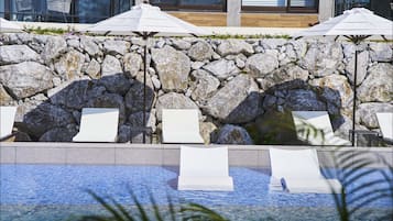 Piscine extérieure (ouverte en saison)