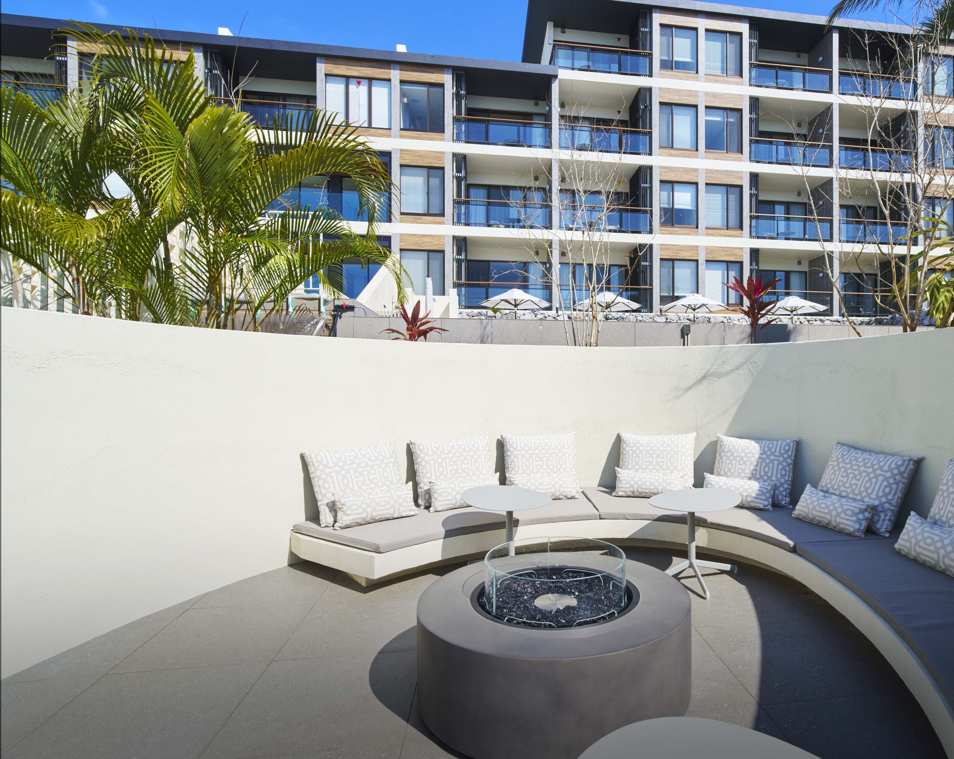 Breakfast, lunch, dinner served; farm to table cuisine, sea views 